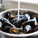 Come pulire le cozze velocemente prima di cucinarle