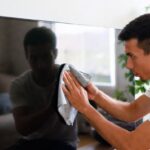 Come pulire lo schermo della tv senza graffiare con microfibra