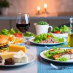 Cosa non mangiare e bere la sera per mantenere il colesterolo basso