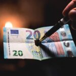 Il Trucco della Banconota Bucata