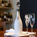 Il trucco del cucchiaino per non far sgasare il prosecco