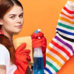 come eliminare gli aloni dai vetri con un calzino