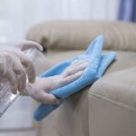 come funziona il metodo dell'asciugamano per pulire divano