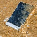 cosa non fare se smartphone cade in acqua