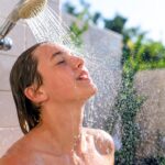 meglio una doccia di pochi minuti o più lunga in estate