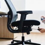 Come eliminare per sempre lo scricchiolio fastidioso delle sedie da ufficio