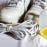Come far tornare bianchi i lacci delle scarpe senza metterli in lavatrice