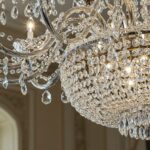 Come pulire i lampadari a gocce di cristallo senza smontarli