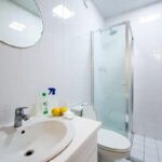 Come pulire il bagno senza usare la candeggina
