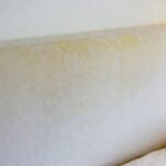Come pulire la testiera del letto in tessuto macchiata dal sudore