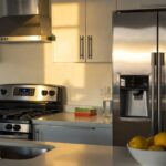 Come pulire l'acciaio della cucina facendolo brillare senza usare detersivi chimici