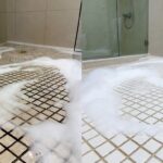 Come pulire le fughe scure delle piastrelle usando la schiuma di un ingrediente che hai già