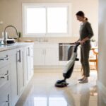 Come pulire velocemente i pavimenti: alternativa al mocio