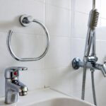 Come rimuovere le macchie di ruggine dagli accessori in metallo del bagno