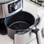 Come sgrassare la friggitrice ad aria dopo aver cucinato cibi molto unti