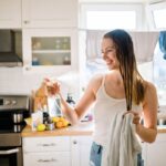Come togliere la puzza di fritto dai capelli e dai vestiti senza dover fare per forza la doccia