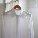 Il metodo infallibile per stendere le camicie ed evitare completamente il ferro da stiro