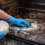 Il segreto per pulire il forno incrostato di grasso senza usare prodotti chimici nocivi