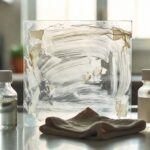 Il segreto per rimuovere i residui di colla più ostinati dalle superfici in plastica o vetro