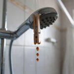 Il trucco della molletta da bucato per profumare il bagno per settimane senza spendere un euro