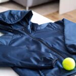 Il trucco della pallina da tennis per lavare giacche a vento