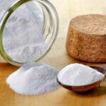 Il trucco della tazza di bicarbonato nel frigorifero per assorbire tutti i cattivi odori