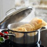 La tecnica per fare cuocere la pasta velocemente