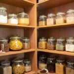 Perché dovresti mettere una manciata di chiodi di garofano negli angoli della dispensa