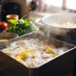 Perché dovresti smettere di buttare l'acqua di cottura della pasta