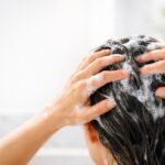Perché dovresti smettere di lavare i capelli tutti i giorni (e cosa succede se resisti 3 giorni)