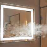 Perché dovresti spruzzare un po' di schiuma da barba sullo specchio del bagno stasera
