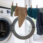 Perché la lavatrice lascia uno strano odore di chiuso sui vestiti appena lavati e come rimediare subito