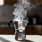 Pulire la moka del caffè: la guida definitiva per igienizzarla senza rovinare l'aroma