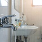 Quali prodotti usare per rimuovere calcare ostinato dal bagno