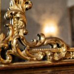 Specchi antichi con cornici dorate: come lucidarli senza rovinare i dettagli