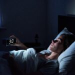 Svegliarsi la notte sempre alla stessa ora: cosa significa per il tuo corpo e come rimediare