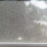 Zanzariere piene di polvere: il metodo veloce per pulirle senza romperle o smontarle