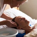 come lavare i capelli ad una persona allettata passo dopo passo