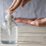 Acqua o gel igienizzante