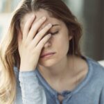 Sensazione di formicolio al viso: quando può essere un segnale da controllare